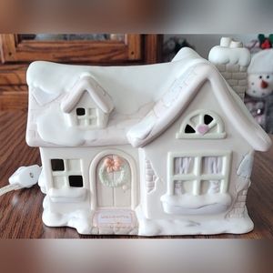 Precious Moments Sugar Town House